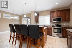 Kitchen with island - 