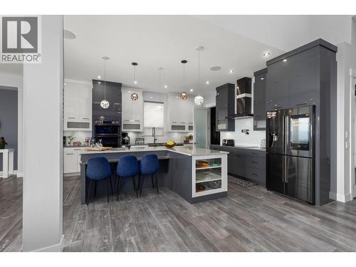 1088 Clarance Avenue, Kelowna, BC - Indoor Photo Showing Kitchen With Upgraded Kitchen