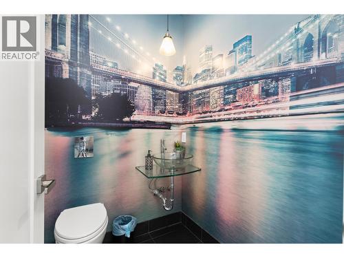 1088 Clarance Avenue, Kelowna, BC - Indoor