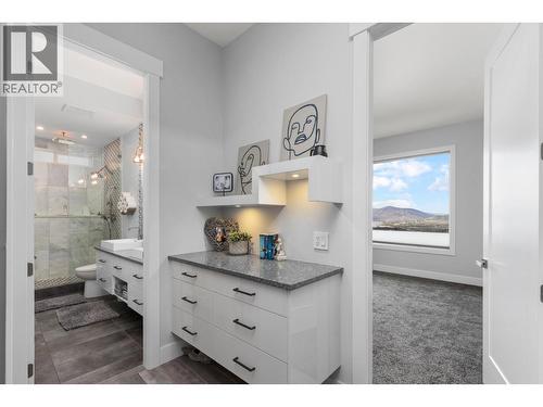 1088 Clarance Avenue, Kelowna, BC - Indoor