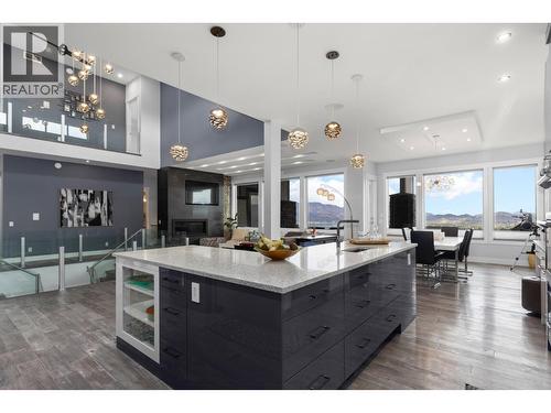 High-end smart appliances - 1088 Clarance Avenue, Kelowna, BC - Indoor Photo Showing Other Room