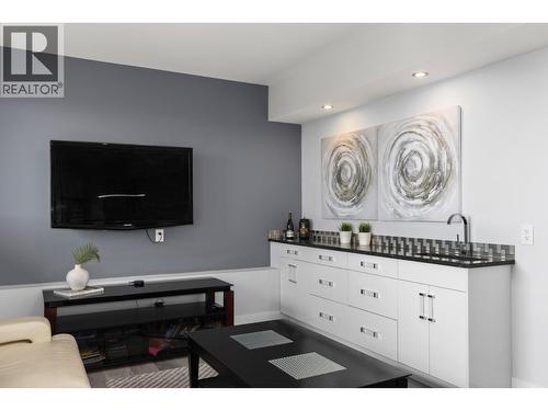 1088 Clarance Avenue, Kelowna, BC - Indoor