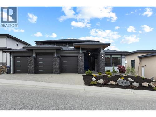 1088 Clarance Avenue, Kelowna, BC - Outdoor With Facade