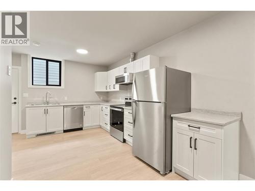 2256 Coldwater Drive, Kamloops, BC - Indoor Photo Showing Kitchen