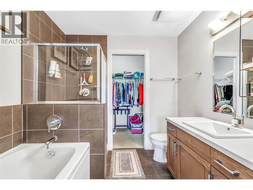3205 Skyview Lane Unit# 409, West Kelowna, BC - Indoor Photo Showing Bathroom
