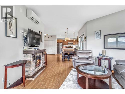 3205 Skyview Lane Unit# 409, West Kelowna, BC - Indoor Photo Showing Living Room