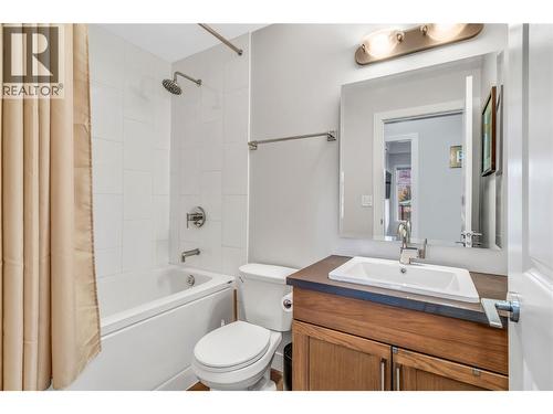 3205 Skyview Lane Unit# 409, West Kelowna, BC - Indoor Photo Showing Bathroom
