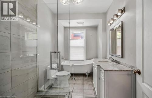 116 Bay Street N, Hamilton, ON - Indoor Photo Showing Bathroom