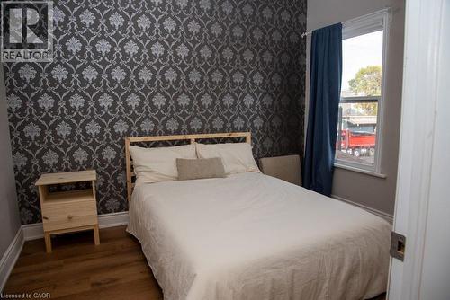 116 Bay Street N, Hamilton, ON - Indoor Photo Showing Bedroom