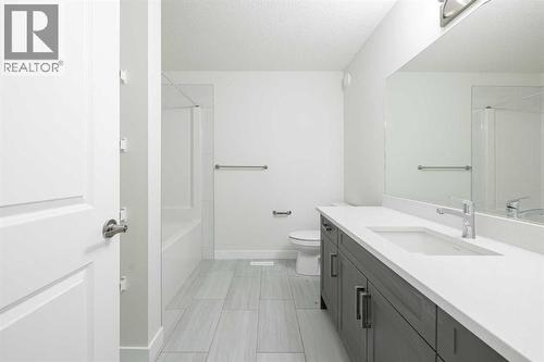17 Sora Gardens Se, Calgary, AB - Indoor Photo Showing Bathroom