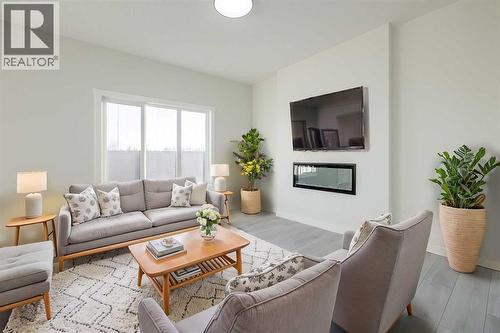 17 Sora Gardens Se, Calgary, AB - Indoor Photo Showing Living Room