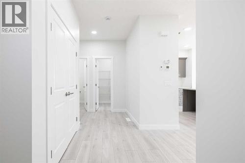 17 Sora Gardens Se, Calgary, AB - Indoor Photo Showing Other Room
