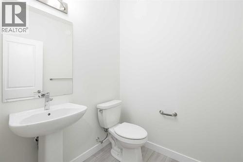 17 Sora Gardens Se, Calgary, AB - Indoor Photo Showing Bathroom