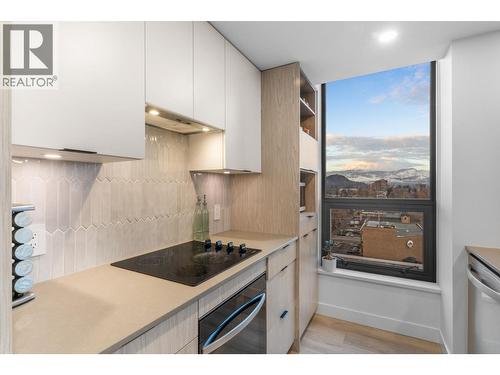 1488 Bertram Street Unit# 1005, Kelowna, BC - Indoor Photo Showing Kitchen With Upgraded Kitchen