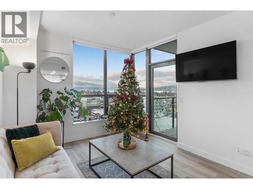1488 Bertram Street Unit# 1005, Kelowna, BC - Indoor Photo Showing Living Room