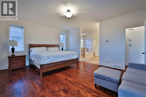 213 E 350 S, Raymond, AB - Indoor Photo Showing Bedroom