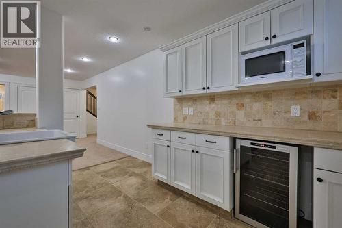 213 E 350 S, Raymond, AB - Indoor Photo Showing Kitchen
