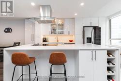 903 - 633 BAY STREET  Toronto, ON M5G 2G4