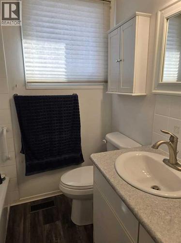 4-piece Bathroom - 101 Simpson Street, Hinton, AB - Indoor Photo Showing Bathroom