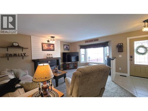 6958 St Anthony Crescent, Prince George, BC - Indoor Photo Showing Living Room