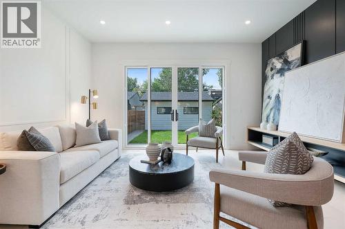 1807 Broadview Road Nw, Calgary, AB - Indoor Photo Showing Living Room