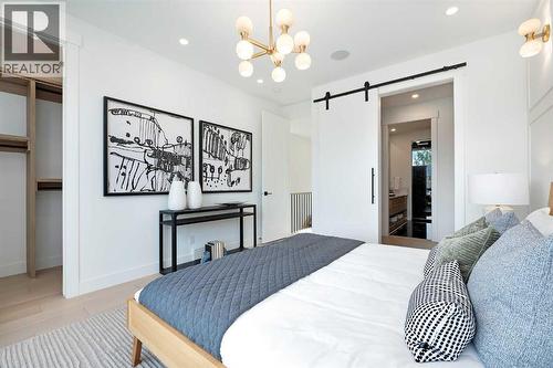 1807 Broadview Road Nw, Calgary, AB - Indoor Photo Showing Bedroom