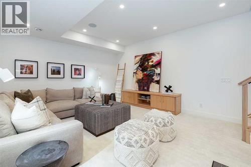 1807 Broadview Road Nw, Calgary, AB - Indoor Photo Showing Living Room