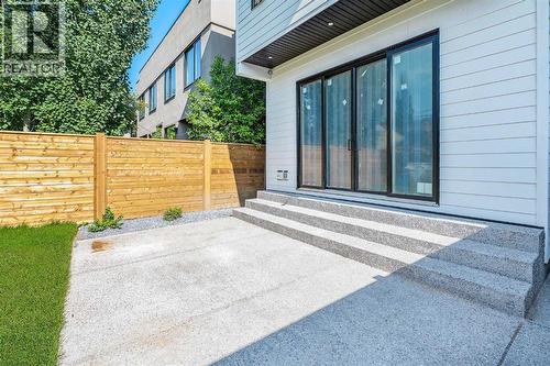 1807 Broadview Road Nw, Calgary, AB - Outdoor With Exterior