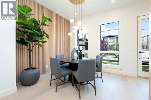 1807 Broadview Road Nw, Calgary, AB - Indoor Photo Showing Dining Room