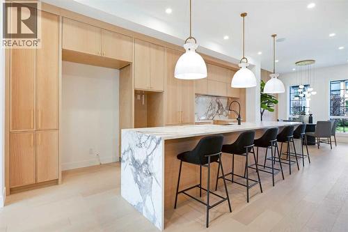 1807 Broadview Road Nw, Calgary, AB - Indoor Photo Showing Kitchen With Upgraded Kitchen