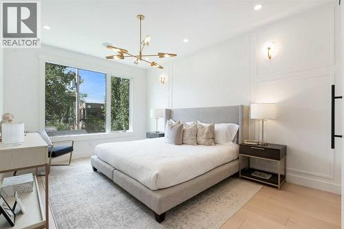 1807 Broadview Road Nw, Calgary, AB - Indoor Photo Showing Bedroom
