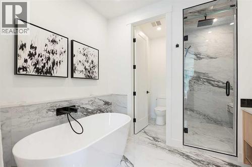 1807 Broadview Road Nw, Calgary, AB - Indoor Photo Showing Bathroom