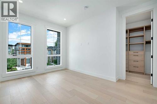 1807 Broadview Road Nw, Calgary, AB - Indoor Photo Showing Other Room