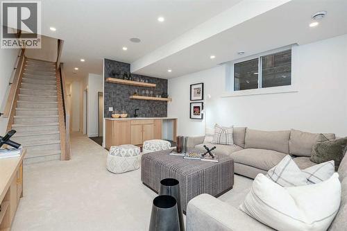 1807 Broadview Road Nw, Calgary, AB - Indoor Photo Showing Living Room