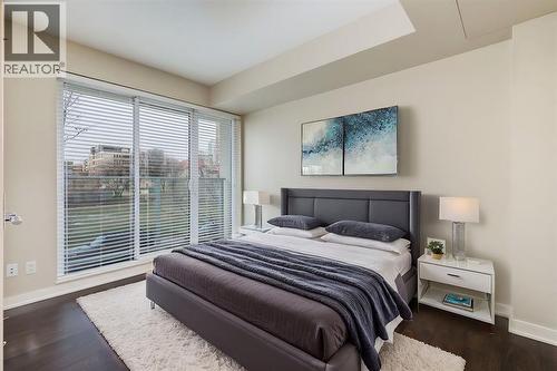 638 14 Avenue Sw, Calgary, AB - Indoor Photo Showing Bedroom