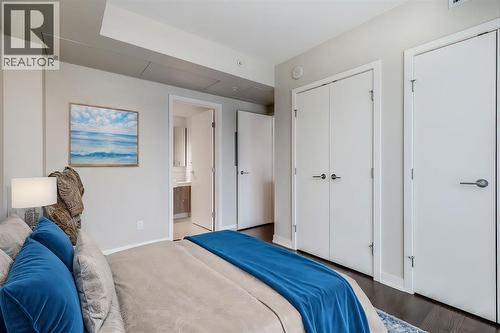 638 14 Avenue Sw, Calgary, AB - Indoor Photo Showing Bedroom
