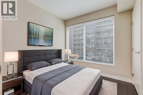 638 14 Avenue Sw, Calgary, AB - Indoor Photo Showing Bedroom
