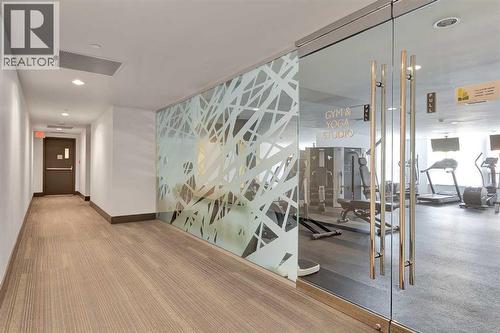 638 14 Avenue Sw, Calgary, AB - Indoor Photo Showing Gym Room