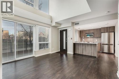 638 14 Avenue Sw, Calgary, AB - Indoor Photo Showing Kitchen
