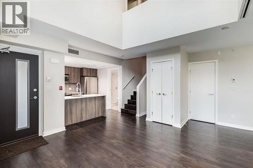 638 14 Avenue Sw, Calgary, AB - Indoor Photo Showing Kitchen