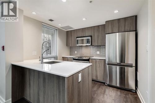 638 14 Avenue Sw, Calgary, AB - Indoor Photo Showing Kitchen With Upgraded Kitchen