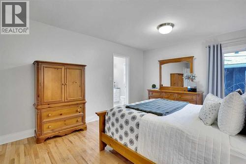 1317 9 Street Nw, Calgary, AB - Indoor Photo Showing Bedroom