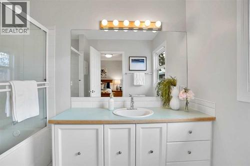 1317 9 Street Nw, Calgary, AB - Indoor Photo Showing Bathroom