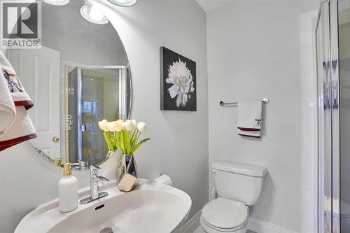 1317 9 Street Nw, Calgary, AB - Indoor Photo Showing Bathroom