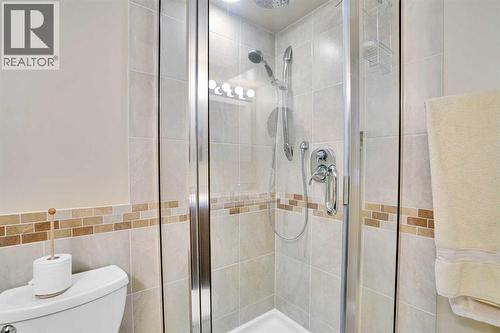 1317 9 Street Nw, Calgary, AB - Indoor Photo Showing Bathroom