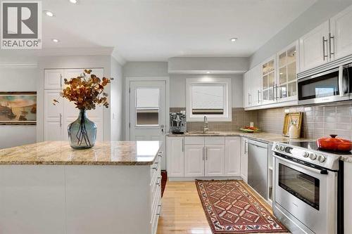 1317 9 Street Nw, Calgary, AB - Indoor Photo Showing Kitchen With Upgraded Kitchen