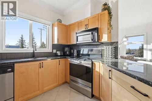 203, 11170 30 Street Sw, Calgary, AB - Indoor Photo Showing Kitchen
