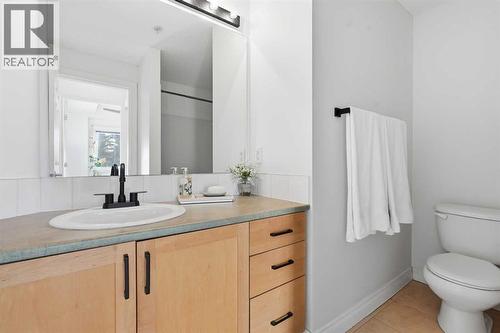 203, 11170 30 Street Sw, Calgary, AB - Indoor Photo Showing Bathroom