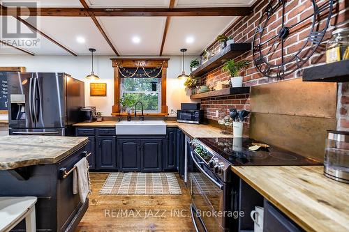 2929 Cornish Hollow Road, Hamilton Township, ON - Indoor Photo Showing Kitchen