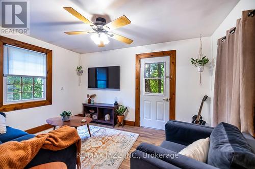 2929 Cornish Hollow Road, Hamilton Township, ON - Indoor Photo Showing Living Room